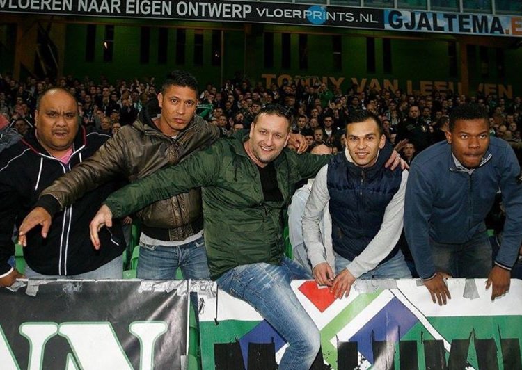 Mijn oude maatje Frank Noija(grijze trui en zwarte bodywarmer) lijdt al jaren aan kanker, elke keer komt hij er weer bovenop, maar hij wordt steeds minder. Nu is er een behandeling gevonden in Duitsland, maar dat kost veel geld. 48.000 euro, maar ze zitten al op de helft.