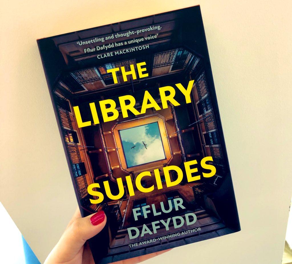 Wishing the brilliant @FflurDafydd the happiest of publication days for #TheLibrarySuicides out in the world today! 📚 Put this compelling and haunting thriller on your TBR list immediately - and for readers of the original Welsh, this new reimagining contains surprises 👀👀