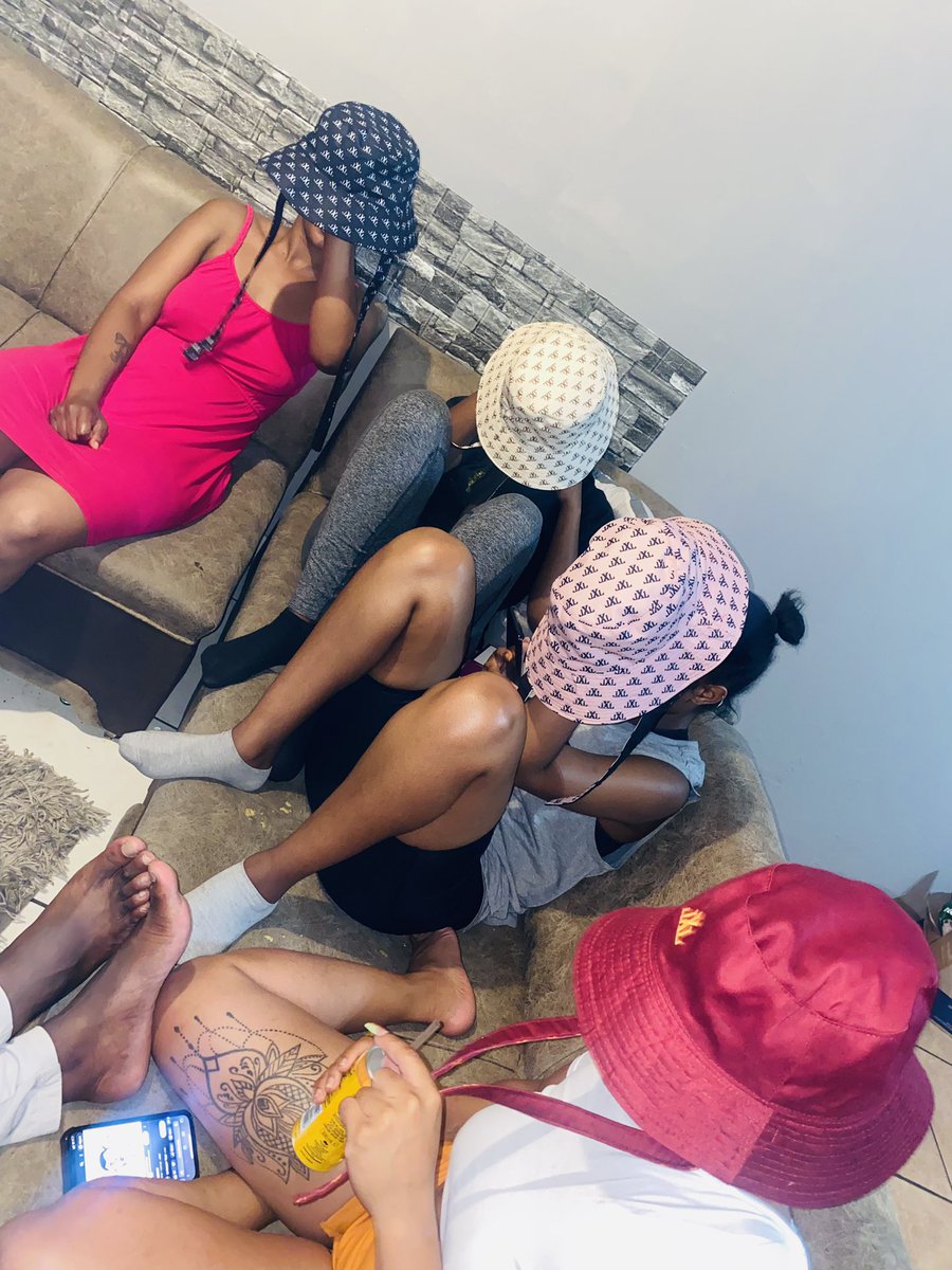 gxdly_otxfresh's tweet photo. Hat R400 each 
WhatsApp 0659431950
More various colours available LXCVL CLOTHING 🔥🤺#absa #Thabang #xoli #LilWayne https://t.co/qfc6YNZ9B9