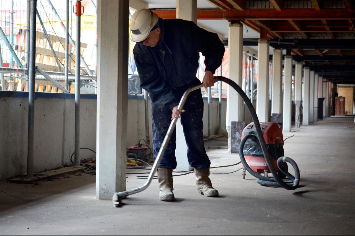 Als bouwarts kom je soms verrassende dingen tegen in je spreekkamer. “Ik zit niet aan de cocaïne hoor Doc, ik kom net uit m’n werk…” Jack aan het woord over witte poeder en andere stoffen die gevaarlijk kunnen worden. volandis.nl/witte-snor #kwartsstof #houtstof #wittesnor