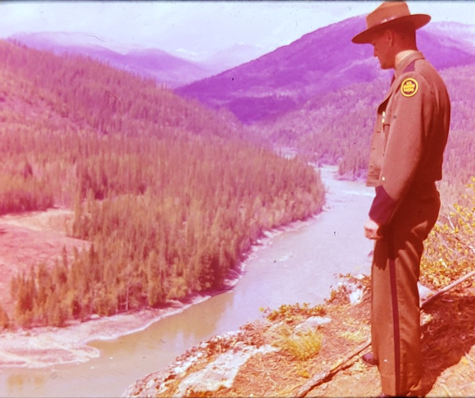 USBPChiefSPW's tweet photo. #ThrowbackThursday
#Spokane Sector #BorderPatrol Agents #OnPatrol in the 1960s near Boundary Dam. Boundary Dam is a concrete arch gravity-type hydroelectric dam, finished in 1967, on the Pend Oreille River, just north of #MetalineFalls, WA. #cbp #USBP #HonorFirst https://t.co/2iOWiQlhPH