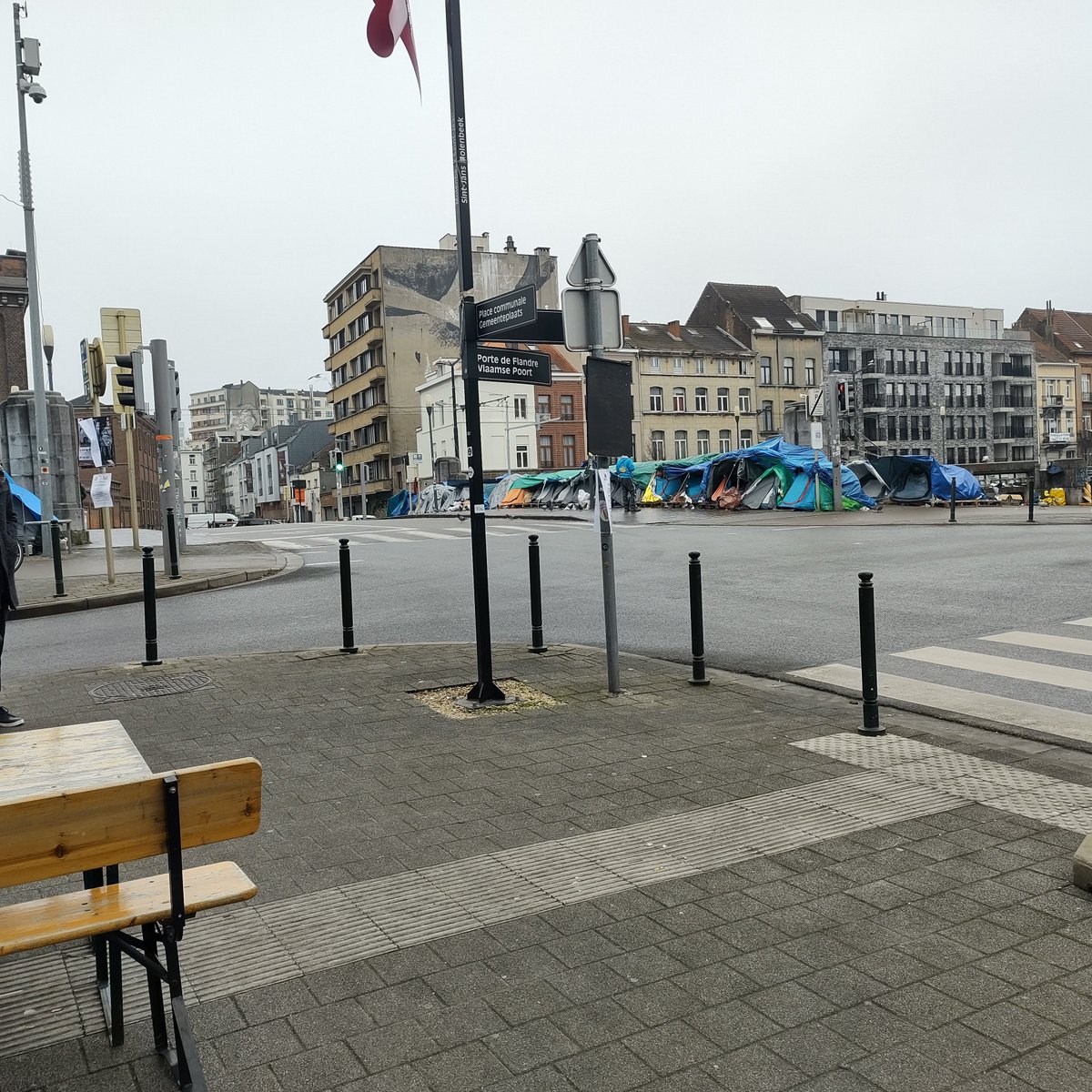 Francescacavez2's tweet photo. And in case you were wondering, nothing changed ... #RefugeesWelcome not in #Belgium . Thank you again for your amazing work @cdenv @Nicole_demoor  (a not sarcastic thank you to @BXLRefugees which is actually doing quite some work for our neighbors) https://t.co/HxutaCDAFC