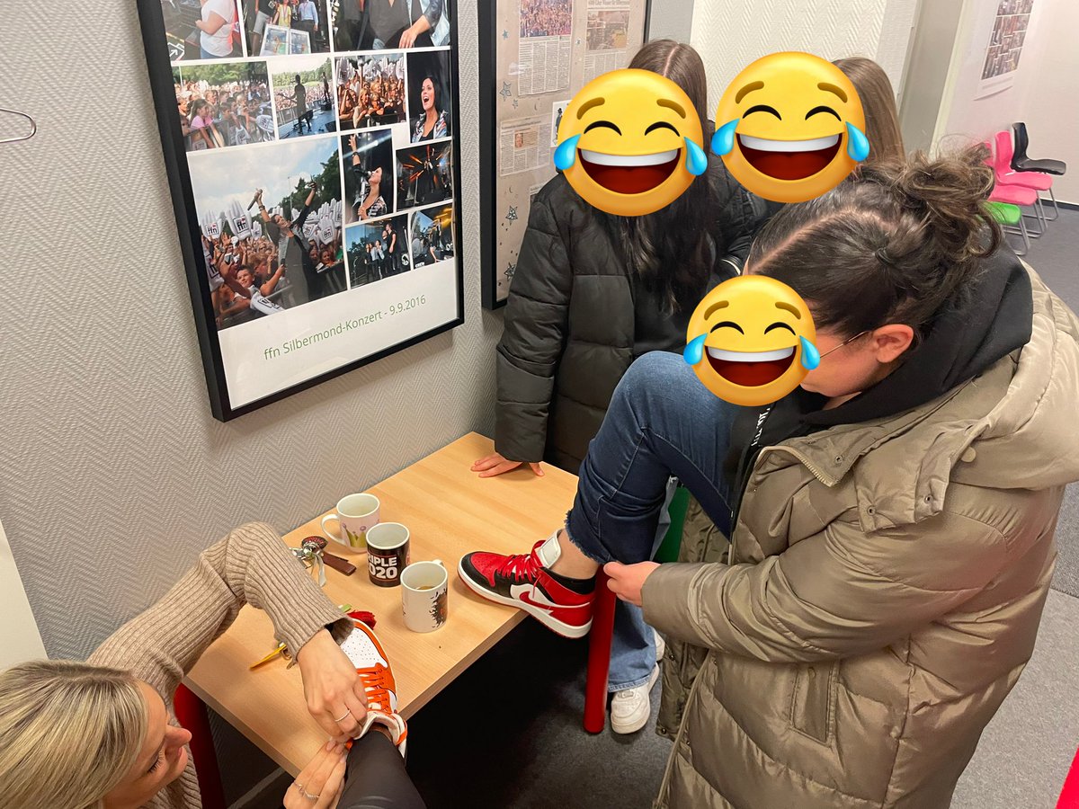 SilkeWSH's tweet photo. Tiefpunkt: Da denkste, Du trägst coole Sneakers bis die SuS-Sprecherin sagt „Alter, so können Sie nicht rumlaufen. Wie sind die denn geschnürt“@schelltweet unterstützt das auch noch. Sie mit ihren 10 jüng. Jahren zitiere ich nicht 🤬 Zumindest folgte direkt Rettung für mich #twlz https://t.co/SJNX9MsRaQ