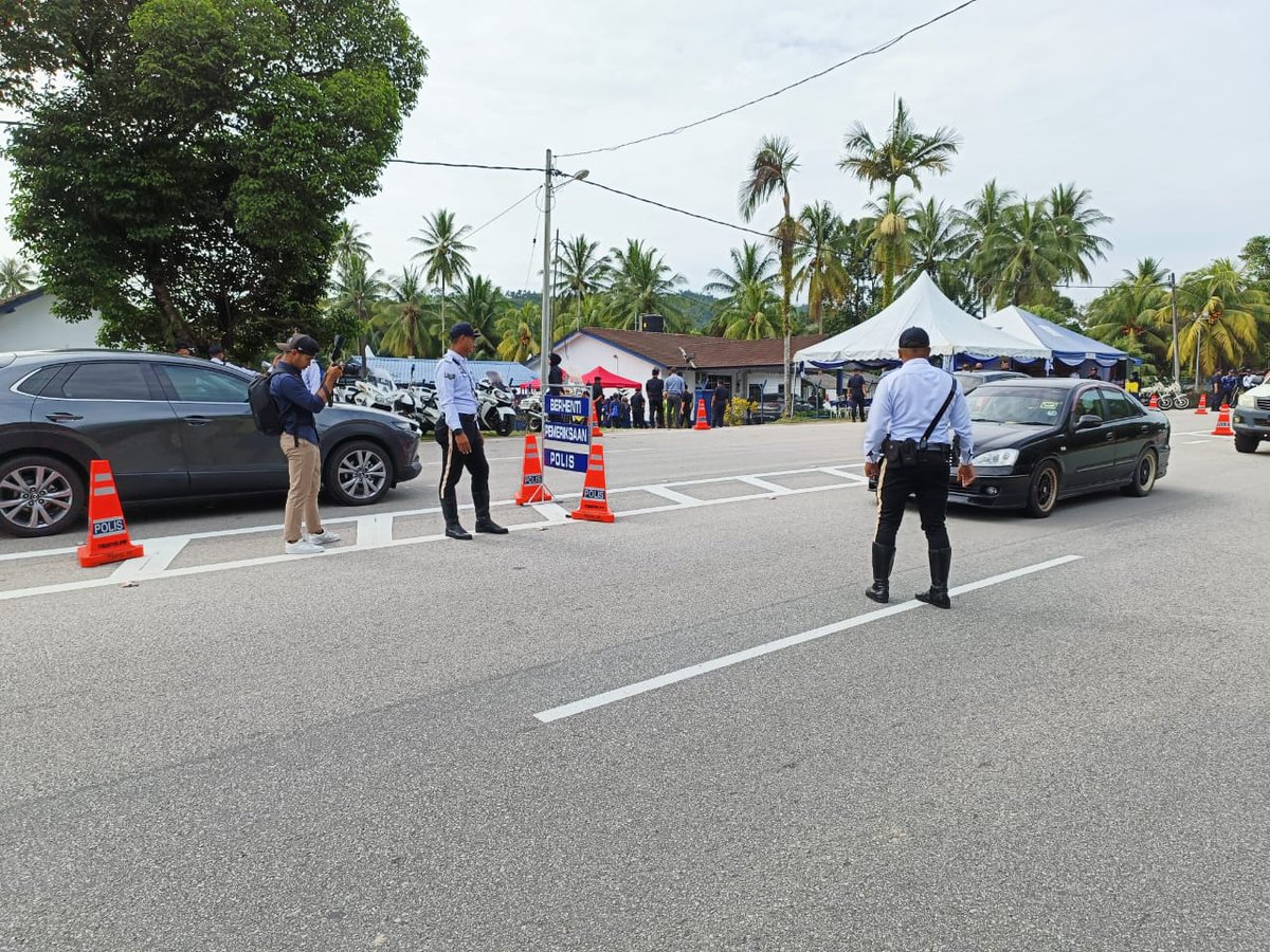 Mohd Suhaili Ismail (@irmohdsuhaili) on Twitter photo Pelancaran Ops Selamat ke 19 sempena sambutan Tahun Baru Cina peringkat Negeri Kelantan. Kesepakatan <a href="/JKRKelantan/">ᴊᴋʀ ɴᴇɢᴇʀɪ ᴋᴇʟᴀɴᴛᴀɴ</a> , PDRM, JPJ, BOMBA, RELA dan lain lain egensi peringkat negeri untuk meningkatkan kesedaran pengguna jalanraya.
<a href="/CDPK_IPJKR/">Cawangan Dasar & Pengurusan Korporat JKR Malaysia</a> 
@MOWorks Pelancaran Ops Selamat ke 19 sempena sambutan Tahun Baru Cina peringkat Negeri Kelantan. Kesepakatan <a href="/JKRKelantan/">ᴊᴋʀ ɴᴇɢᴇʀɪ ᴋᴇʟᴀɴᴛᴀɴ</a> , PDRM, JPJ, BOMBA, RELA dan lain lain egensi peringkat negeri untuk meningkatkan kesedaran pengguna jalanraya.
<a href="/CDPK_IPJKR/">Cawangan Dasar & Pengurusan Korporat JKR Malaysia</a> 
@MOWorks