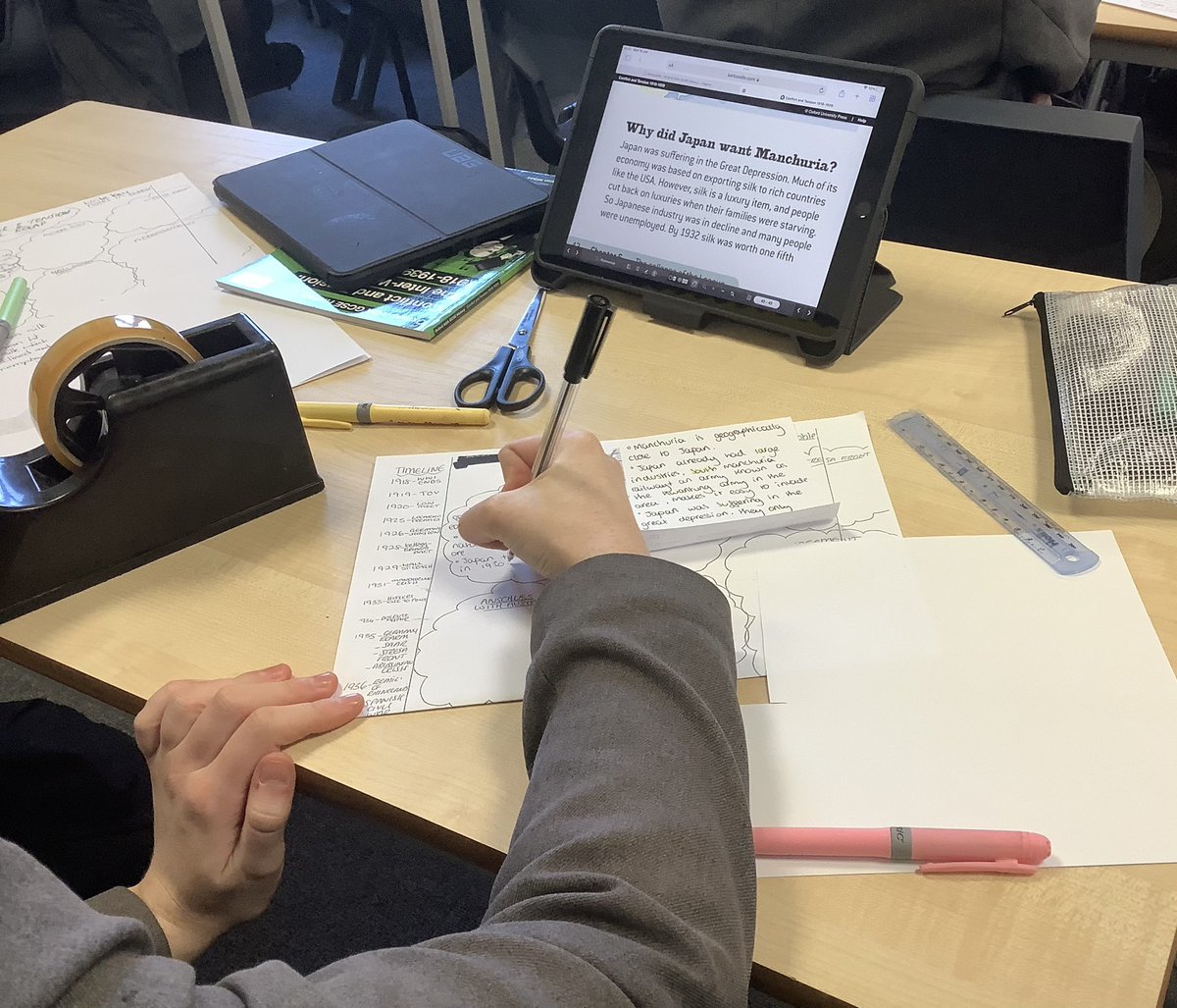 UnsworthAcademy's tweet image. Fantastic revision by Year 10 using their iPads in History #revision #keyfacts #GCSE 🦖📚📜
