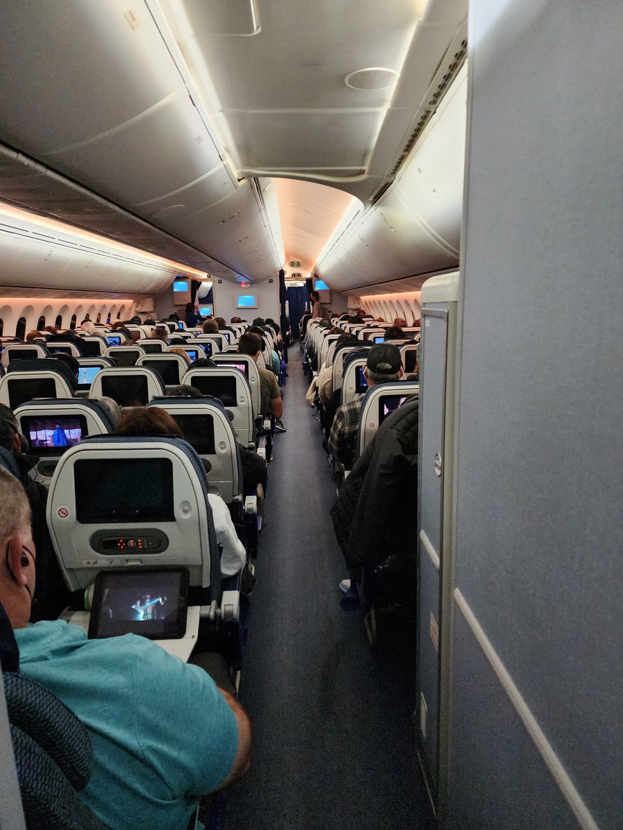 dickwyn's tweet photo. travelling internationally for the first time since 2020

ANA was requiring masks throughout the flight but was still having some anxiety as i was hearing coughing and sneezing all around 🫠

overall a pretty pleasant flight. https://t.co/Rk9tbzGsuy