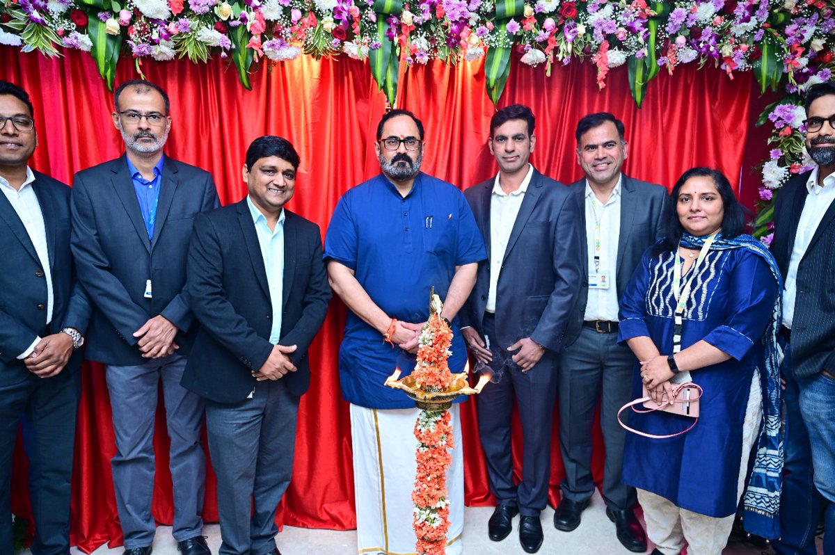 RajeevRC_X's tweet photo. Visited @NXP office &amp; met with their leadership. Also interacted with Indian startups being mentored by them, for co-developing IPs &amp; products

The @narendramodi Govt’s @Semicon_India #FutureDesign initiative will catalyse India’s #Semiconductor ecosystem 

#RCInBengaluru https://t.co/UlmcBNosWe