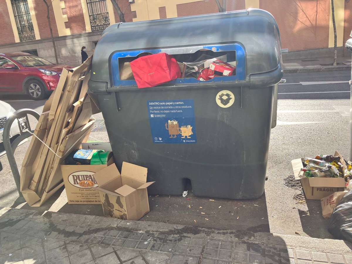 CartonesMadrid's tweet photo. calle Quintana nº 10. Madrid 2023, óleo sobre lienzo. https://t.co/rupAnduCDL