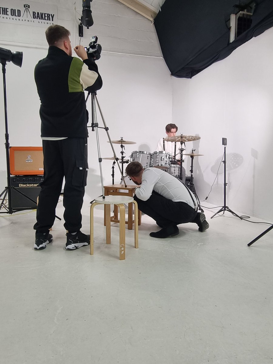 New song and new video date revealed tomorrow. 

Keep those eyes and ears open.

We're coming to take over.

#raygobloom #newmusic #ukband