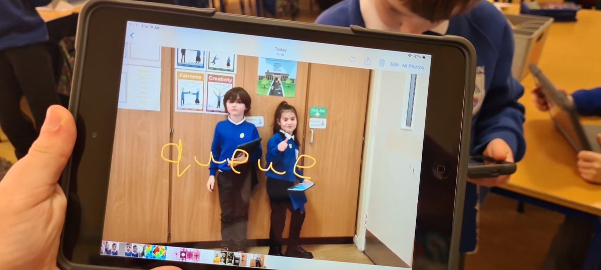 mrsmitchell_l's tweet photo. We are using the ipads to find and photograph things with ue in them, then use mark up to spell the words #bantlitercy #banttech @ConnectedFalk https://t.co/E2RDOnwAhk