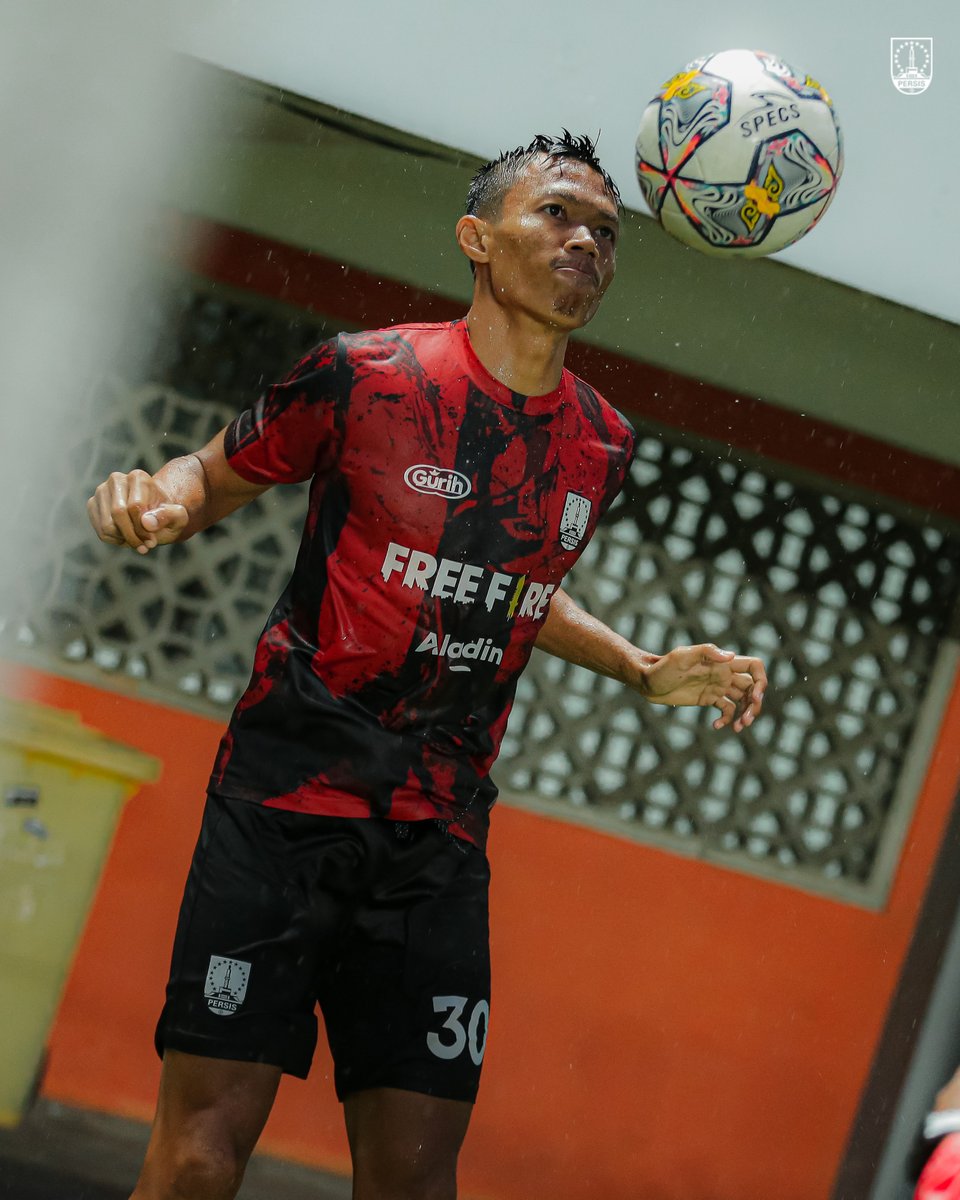 persisofficial's tweet photo. 𝘗𝘢𝘯𝘢𝘴𝘬𝘢𝘯 𝘬𝘢𝘬𝘪-𝘬𝘢𝘬𝘪 𝘥𝘪 𝘣𝘢𝘸𝘢𝘩 𝘨𝘶𝘺𝘶𝘳𝘢𝘯 𝘩𝘶𝘫𝘢𝘯. 🌧️

#PERSISDAY 
#GurihxPERSIS 
#LaskarSambernyawa https://t.co/I9jwckwAlM