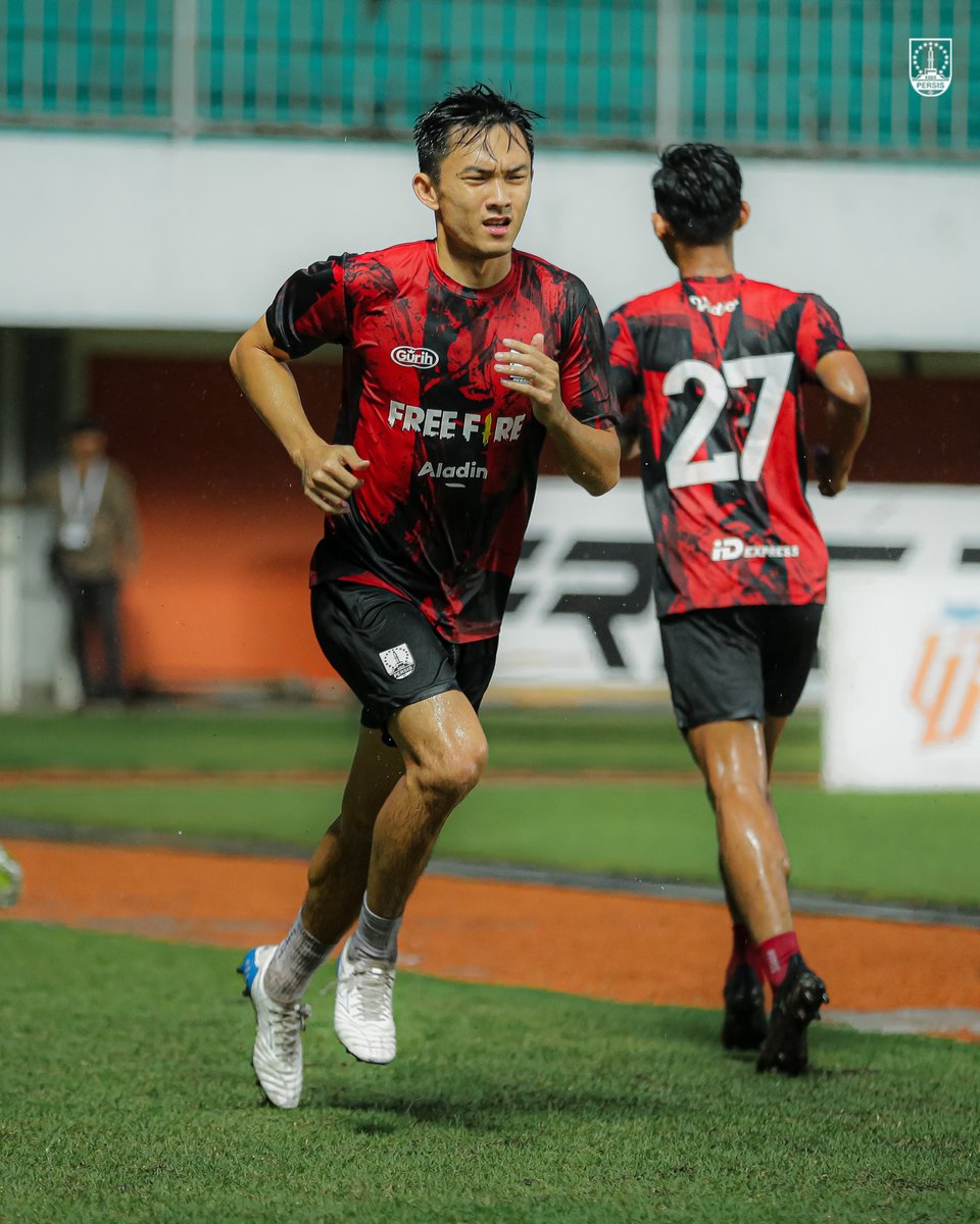 persisofficial's tweet photo. 𝘗𝘢𝘯𝘢𝘴𝘬𝘢𝘯 𝘬𝘢𝘬𝘪-𝘬𝘢𝘬𝘪 𝘥𝘪 𝘣𝘢𝘸𝘢𝘩 𝘨𝘶𝘺𝘶𝘳𝘢𝘯 𝘩𝘶𝘫𝘢𝘯. 🌧️

#PERSISDAY 
#GurihxPERSIS 
#LaskarSambernyawa https://t.co/I9jwckwAlM