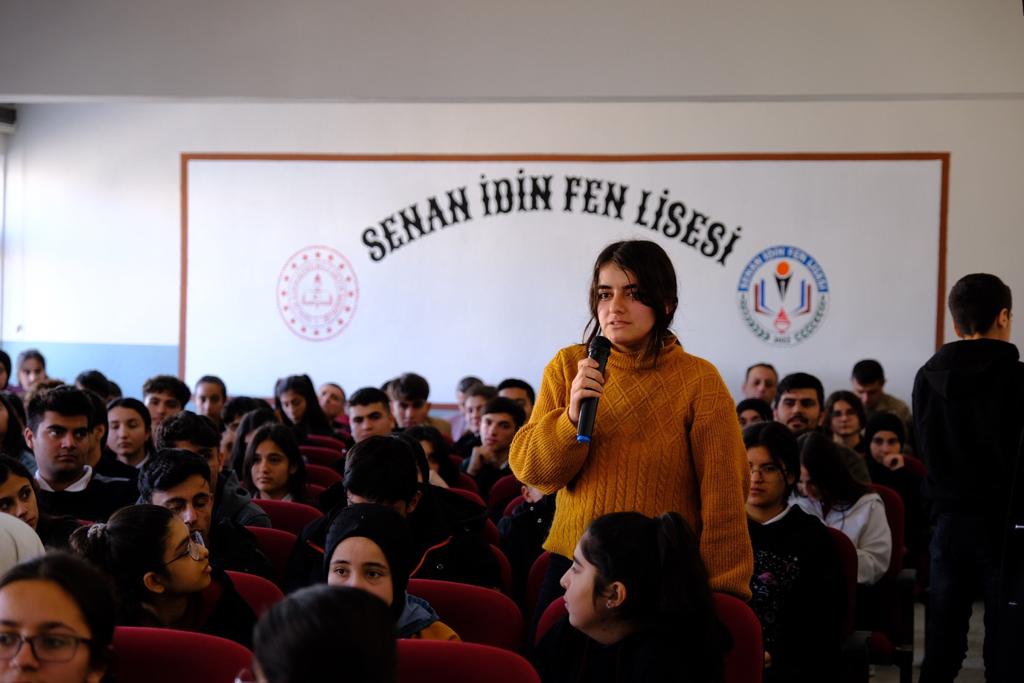 sirnakmem73's tweet photo. Valimiz Sayın Osman BİLGİN ve İl Milli Eğitim Müdürümüz Sayın Mirza TETİK, Senan İdin Fen Lisesi öğrencileriyle söyleşi programında bir araya geldiler. 

@tcmeb @valiosmanbilgin @SirnakValiligi @mirzatetik78 https://t.co/CM75u1WOm0