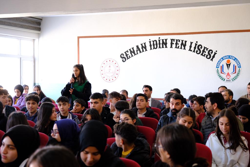 sirnakmem73's tweet photo. Valimiz Sayın Osman BİLGİN ve İl Milli Eğitim Müdürümüz Sayın Mirza TETİK, Senan İdin Fen Lisesi öğrencileriyle söyleşi programında bir araya geldiler. 

@tcmeb @valiosmanbilgin @SirnakValiligi @mirzatetik78 https://t.co/CM75u1WOm0