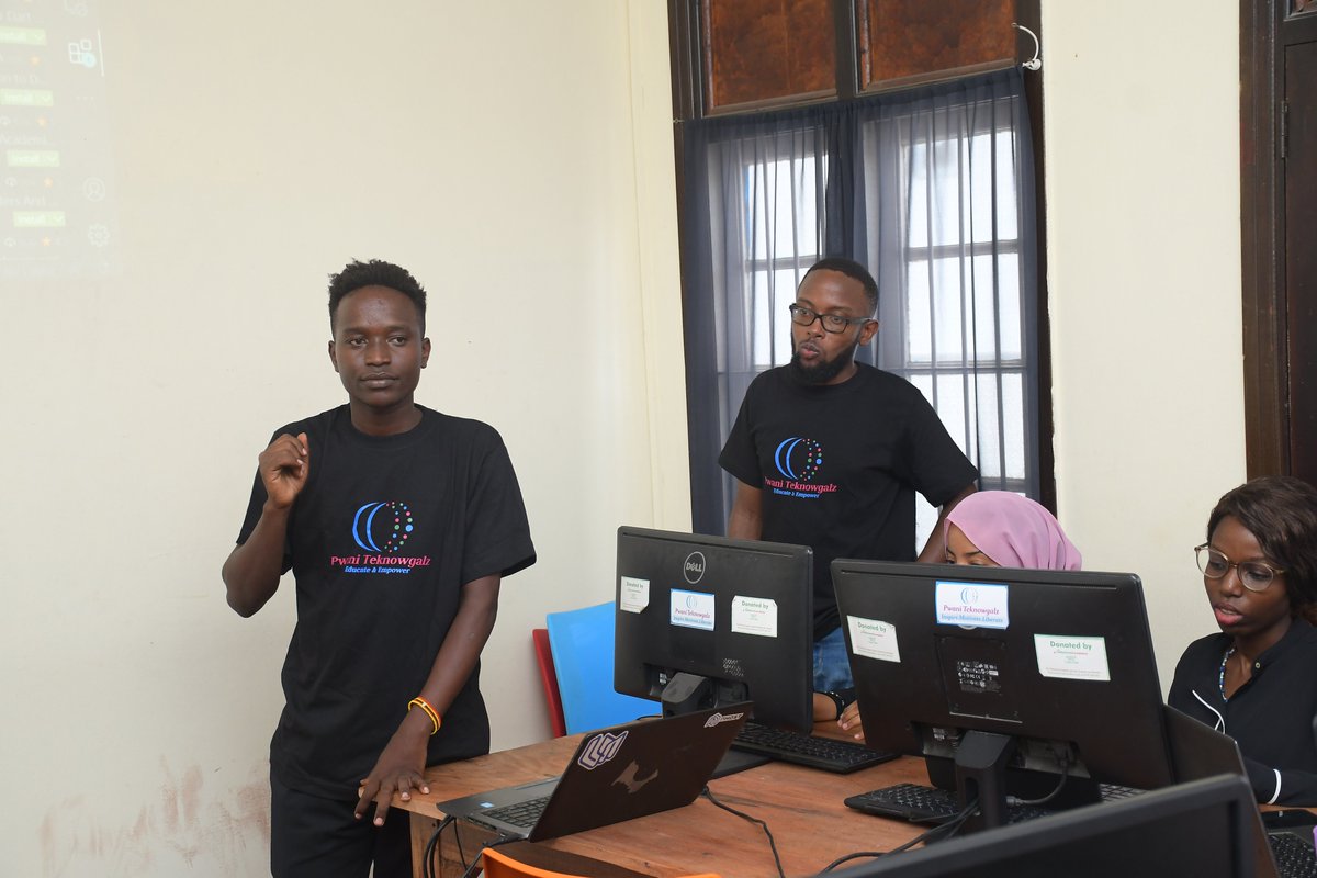 josehub121's tweet photo. Excited to empower girls to learn mobile development with Flutter! This open-source framework is easy to learn, fast to develop with and perfect for beginners. Let's bridge the gender gap in tech and inspire future female developers! #girldev #flutterdev #modev @pwaniteknowgalz https://t.co/OjjweDcnZA
