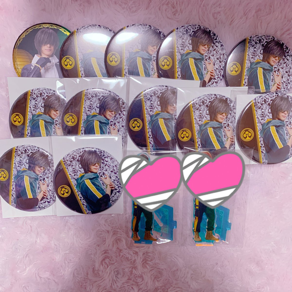 akhz_m's tweet photo. 【譲渡】刀剣乱舞 とうらぶ 刀ミュ 東京心覚 大演練 壽 真剣乱舞祭 らぶフェス 缶バッジ アクスタ

譲→桑名

求→1個300円＋送料 https://t.co/OwsQt8ZnsA
