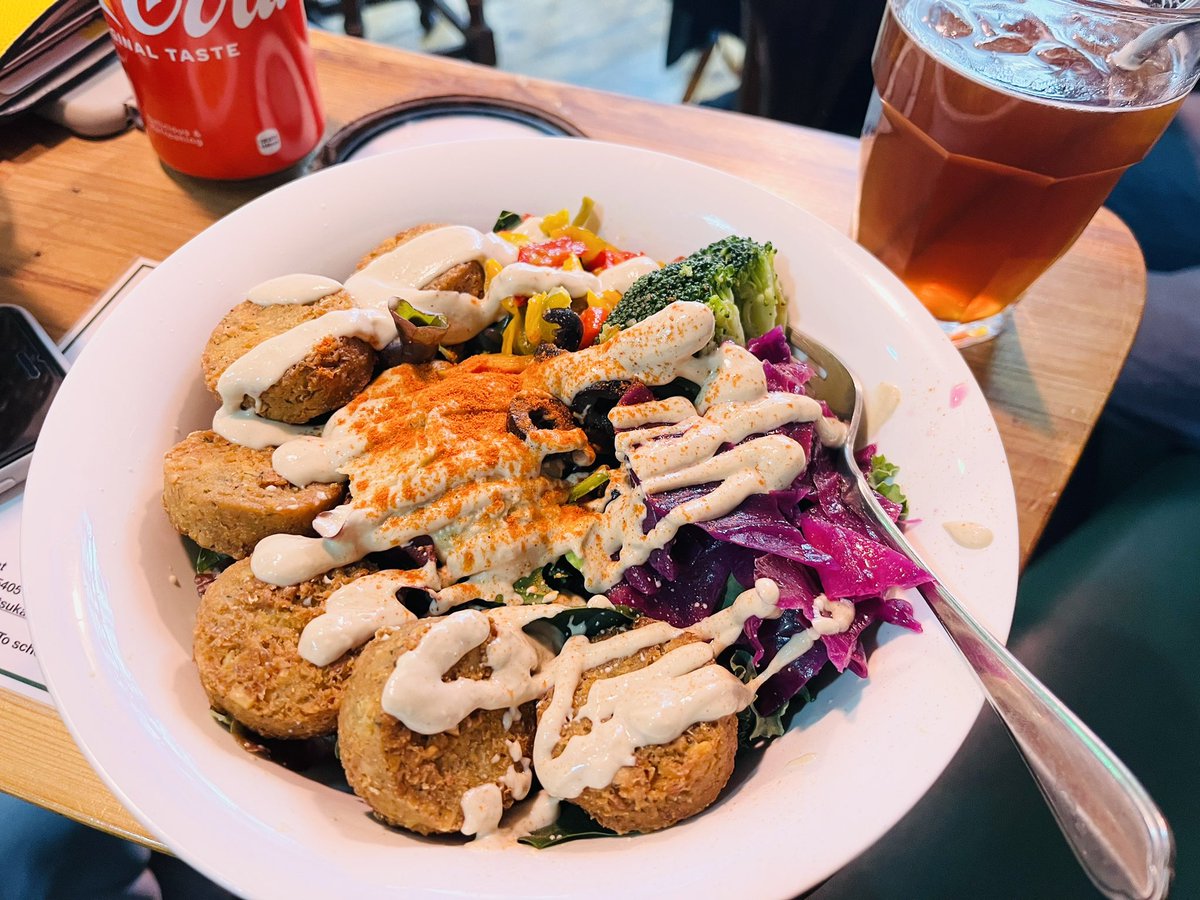 会社のすぐ近くにヴィーガン料理のお店がありました！！
ボリューム満点で美味しかった〜🥰
これはサラダボール🥗