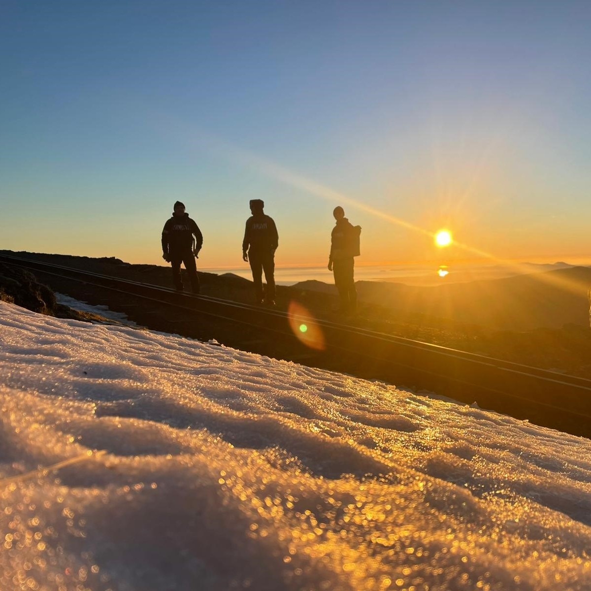 Sunrise seekers 🌄

#BearGryllsSurvivalAcademy #Sunrise #Winter #UKHikers #Snow #Ice #Snowdonia #Adventure