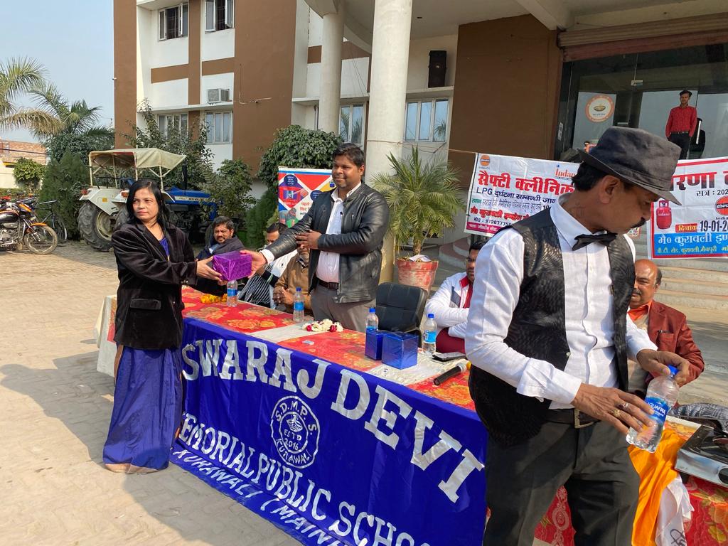 LpgIndane's tweet photo. Today, Safety Clinic and Magic Show was organized by Kurawali Indane at Swaraj Devi Memorial Public School under Prerna Abhiyan. In which the delivery boy was told about loading unloading,PDC training and warehouse and TT classes and safety.
#indane #Safety
@IoclAgraIDO https://t.co/4jHsMFopf1