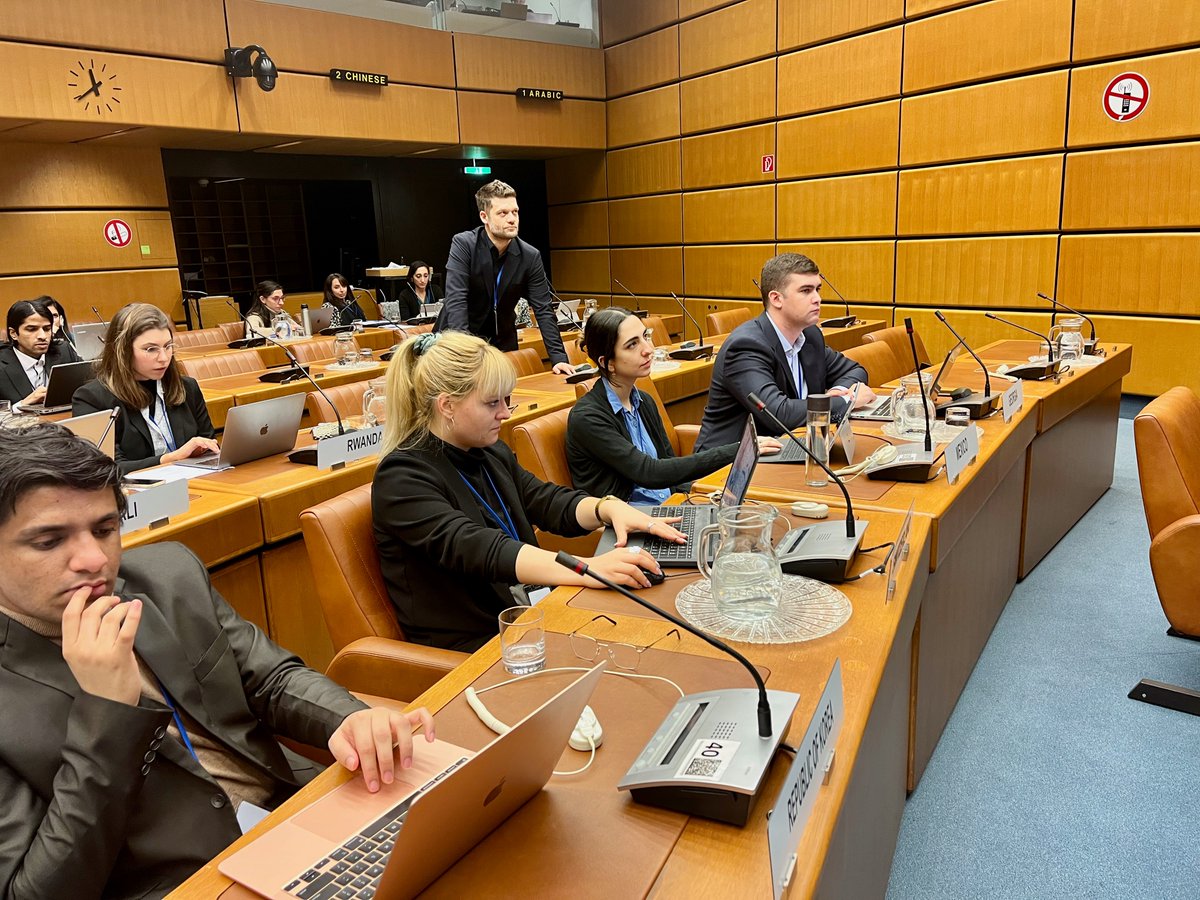 [Marking][Celebrating] 10 [years][editions] of Negotiating Change #negot2023
10 years ago, we introduced a course that simulates multilateral negotiations on sustainable development, and today we celebrate a decade of experiential learning and friendship with photos from (1/5)