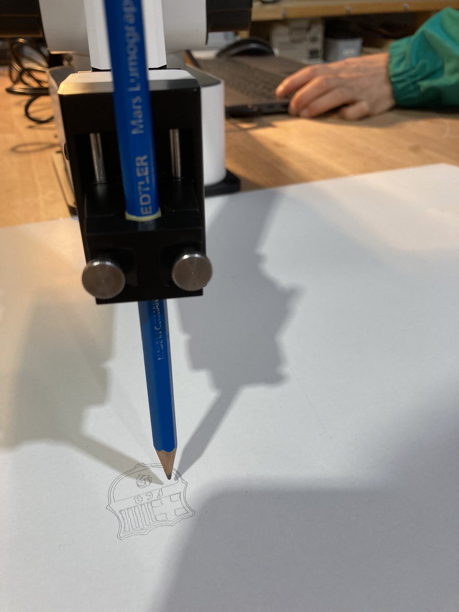 NOGezwitscher's tweet photo. Tag 1 von 4 im #fablab Bremen. Die Mini-Maker der 8a durften heute kreativ experimentieren, fabrizieren, produzieren, coden, … #twlz #hbedu https://t.co/724W2g6eNJ