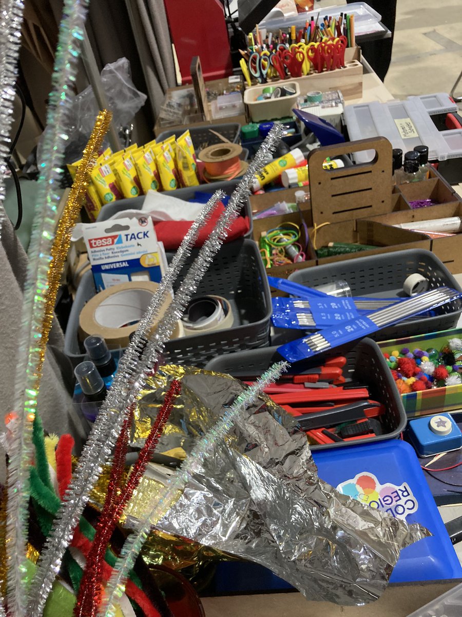 NOGezwitscher's tweet photo. Tag 1 von 4 im #fablab Bremen. Die Mini-Maker der 8a durften heute kreativ experimentieren, fabrizieren, produzieren, coden, … #twlz #hbedu https://t.co/724W2g6eNJ