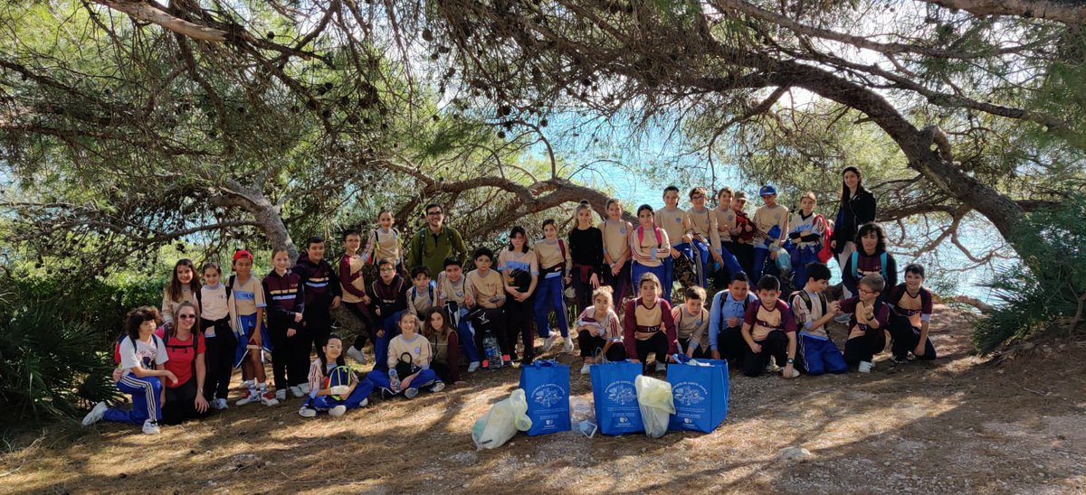 GVAparcs's tweet photo. 🌿Amb el CEIP Jaime Sanz i @ColegiosISP + @ajuntpeniscola i #Bionord hem parlat de gestió de residus, conservació del medi ambient al #PNSerraIrta
♻️A més hem fet una ruta interpretativa i recollit residus #PerUnaSerraMesNeta #EducacióAmbiental 👍 https://t.co/sdnU5Zgy5s