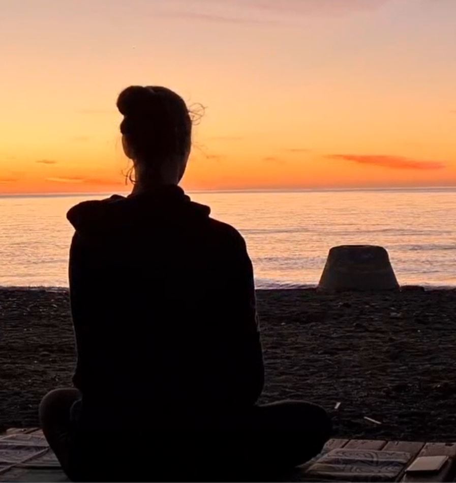 MeritoTuyo's tweet photo. ¡Bienvenido a mi cuenta! Estoy emocionada de compartir consejos y herramientas prácticas para mejorar tu bienestar físico y mental a través de la Mindfulness, el Yoga y el Pilates. ¡Sígueme y transforma tu vida hoy! 
#minfulness #yoga #pilates #Bienestar #meditacion #SaludMental https://t.co/cUByKu8gof