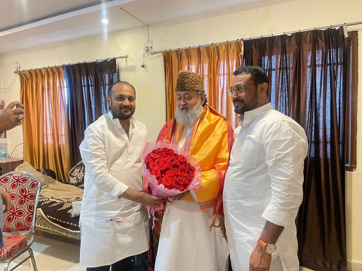 INCHyderabadDCC's tweet photo. #Hyderabad District #Congress Committee President Sameer Waliullah meets Maulana Salman Husain Nadwi & other scholars on the occasion of South India Muslims Personal Law Board Conference
#SIMPLB #Muslims #Hyderabad #SameerWaliullah #Telangana
@Manikrao_INC @nadeeminc https://t.co/6hA4ulsru6