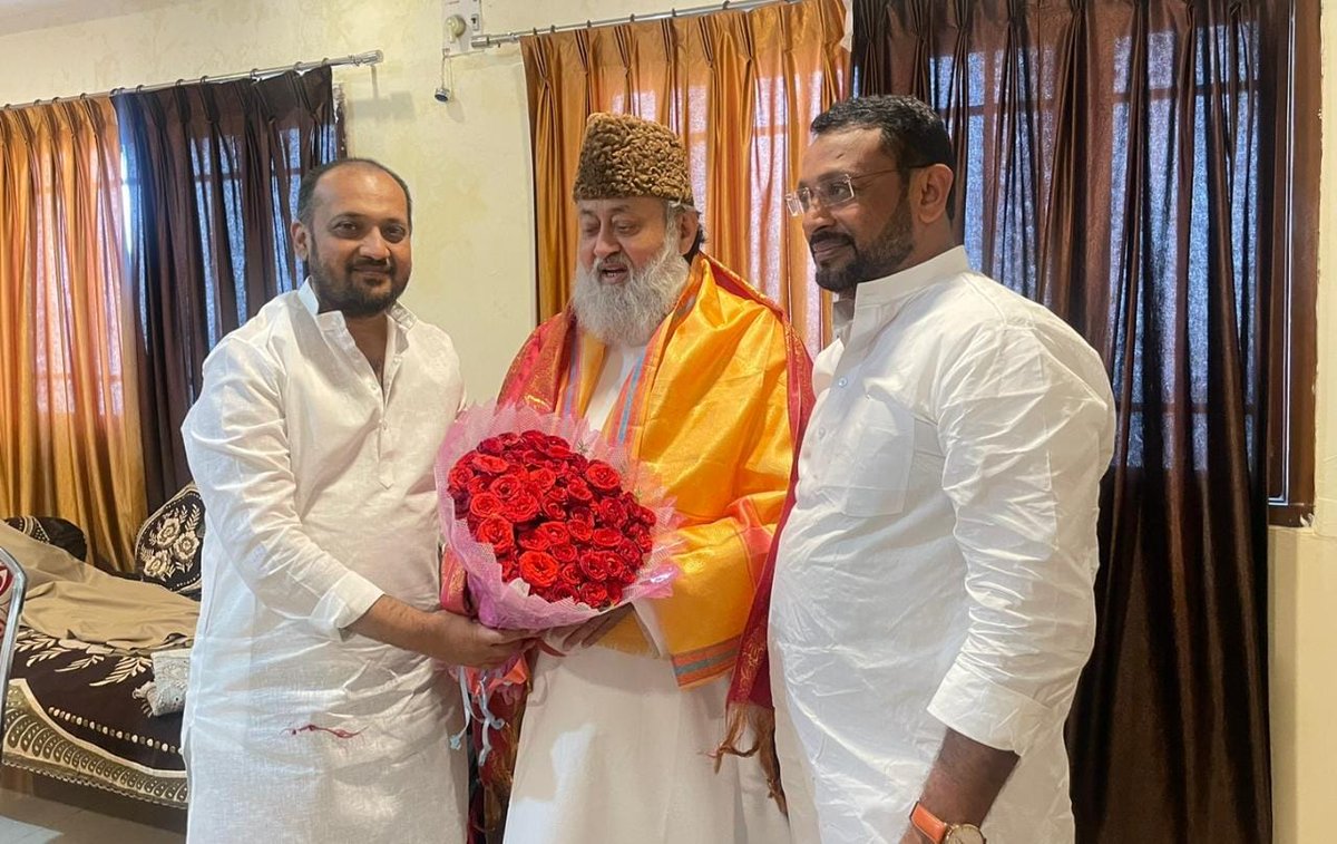 INCHyderabadDCC's tweet photo. #Hyderabad District #Congress Committee President Sameer Waliullah meets Maulana Salman Husain Nadwi & other scholars on the occasion of South India Muslims Personal Law Board Conference
#SIMPLB #Muslims #Hyderabad #SameerWaliullah #Telangana
@Manikrao_INC @nadeeminc https://t.co/6hA4ulsru6