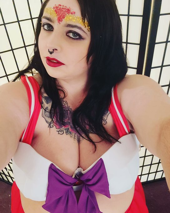 Mars power, makeup! https://t.co/SsiqrWS0zF<a href="/tag/furfest"class="tags"><span>#furfest</span></a>