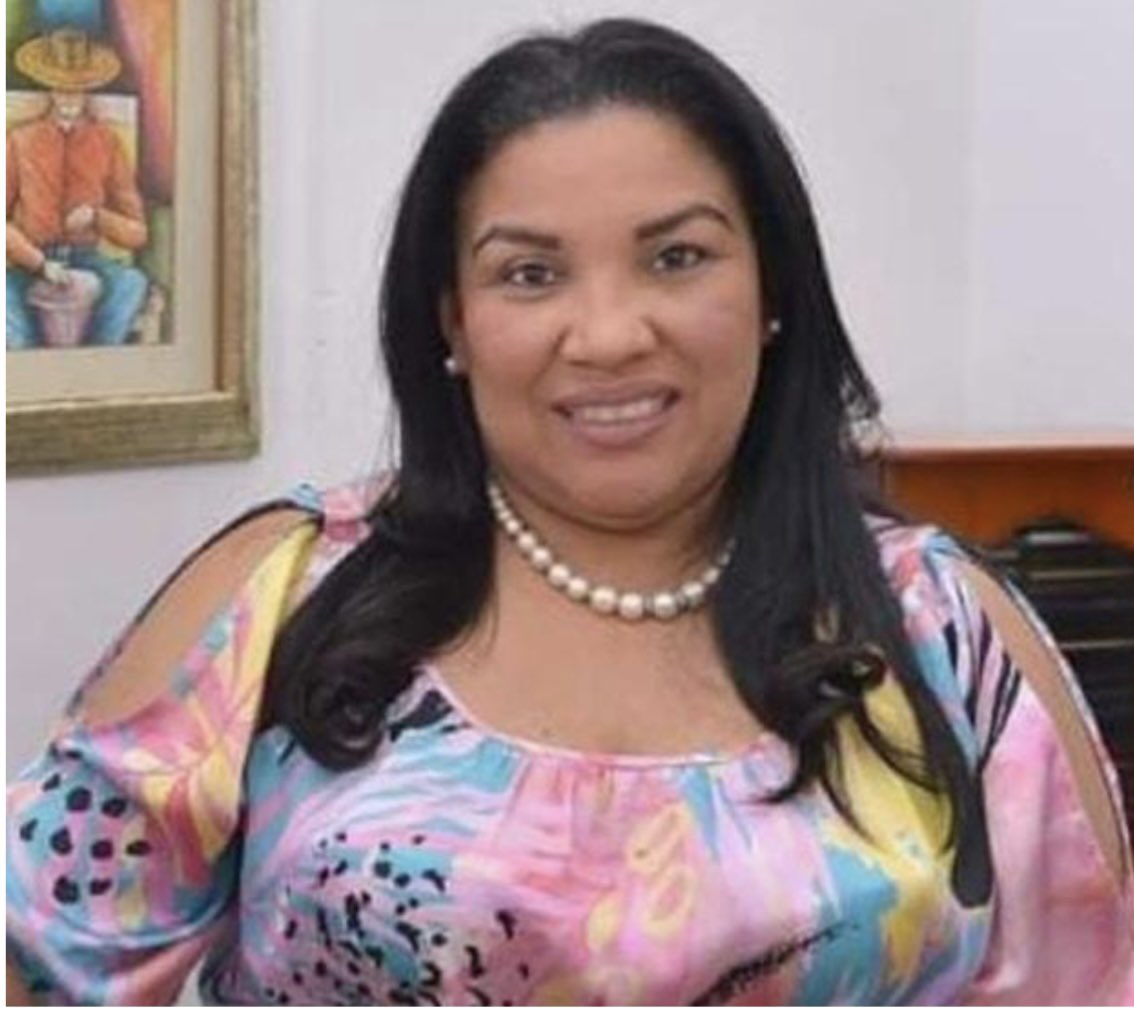 Cuánto me duele la pérdida de mi gran amiga y excelente periodista del César Rosa Rosado, a su familia y a sus amigos mis más sentidas condolencias. My Ocha, siempre recordare tu gran apoyo de mis inicios.