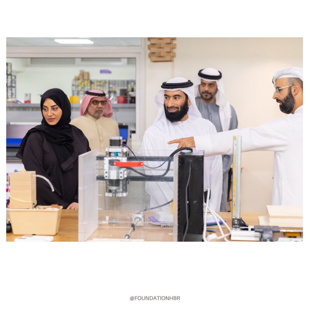 FoundationHBR's tweet photo. سعادة عبدالله بن زايد الفلاسي مدير عام دائرة الموارد البشرية لحكومة دبي يطلع وا.منى بوحميد المدير التنفيذي لقطاع موارد المستقبل على مشروعات وبرامج مركز حمدان بن راشد للموهبة والابتكار اليوم، ويبحثان أوجه التعاون المشترك بحضور سعادة د. خليفة السويدي الامين العام وعدد من المسؤولين https://t.co/VHqgtISesl