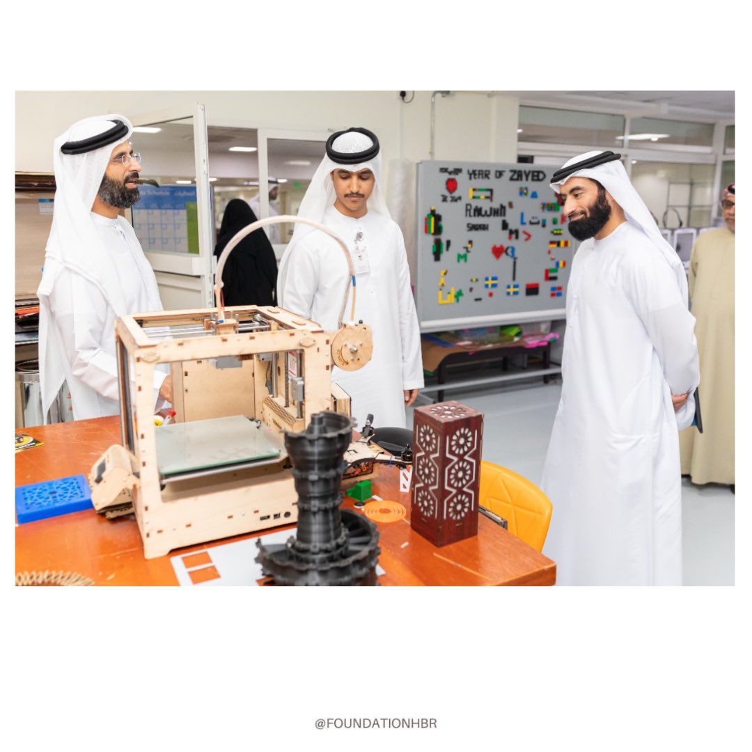 FoundationHBR's tweet photo. سعادة عبدالله بن زايد الفلاسي مدير عام دائرة الموارد البشرية لحكومة دبي يطلع وا.منى بوحميد المدير التنفيذي لقطاع موارد المستقبل على مشروعات وبرامج مركز حمدان بن راشد للموهبة والابتكار اليوم، ويبحثان أوجه التعاون المشترك بحضور سعادة د. خليفة السويدي الامين العام وعدد من المسؤولين https://t.co/VHqgtISesl