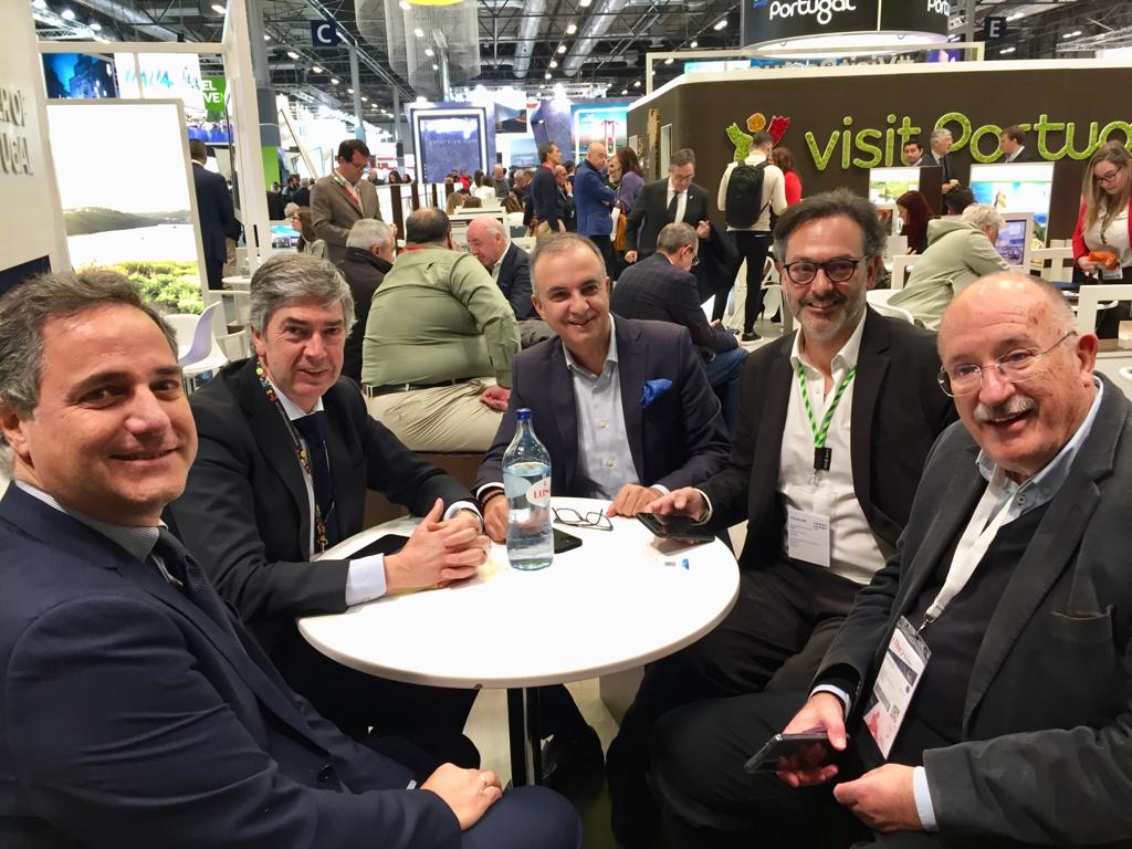 Iñigo Bilbao se ha reunido en <a href="/fitur_madrid/">FITUR</a>  con los presidentes de las Entidades Regionales de Turismo Centro, Porto e Norte, Algarve y Alentejo para hablar de los cinco proyectos <a href="/poctep/">Interreg España-Portugal</a>  que <a href="/FinnovaEU/">Finnova Foundation</a> coordina. Entre los que se encuentran tres proyectos de rutas napoleónicas