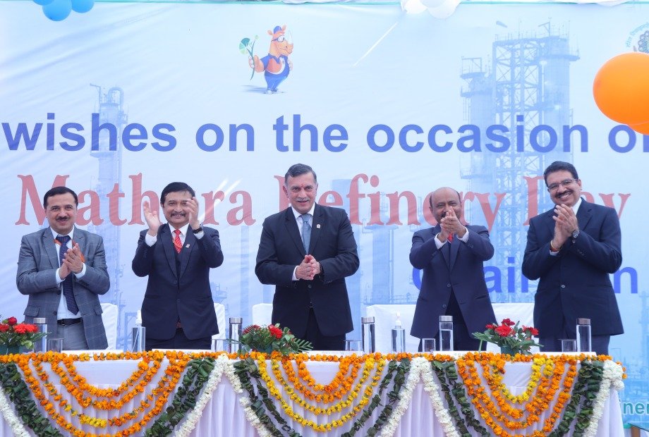 ChairmanIOCL's tweet photo. Being at #IndianOil Mathura Refinery on its 42nd Foundation Day, filled me with nostalgia &amp; pride. The refinery shines as a symbol of IndianOil's green resolve &amp; my tenure as its head, was a truly transformative experience. Humbled to have played a part in the refinery's journey. https://t.co/hZZQAIzU3P