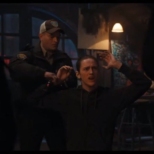 HarleyQuinn1899's tweet photo. #cancelpercy 
Au moins dans Mercredi on l'avait déjà arête, il va bientôt refaire cette scène en vrai https://t.co/KHdwXdfgv5