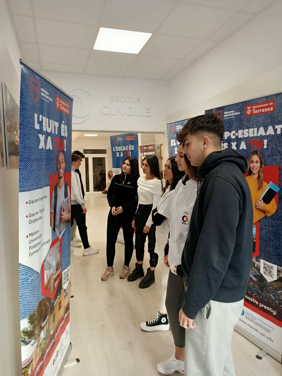 EscolaCingle's tweet image. Durant aquesta setmana tenim a l&apos;escola l&apos;exposició itinerant de 
@trsuniversitats
 per conèixer i orientar als nostres alumnes de #Batxillerat i de #CiclesFormatius sobre l&apos;oferta universitària a #Terrassa