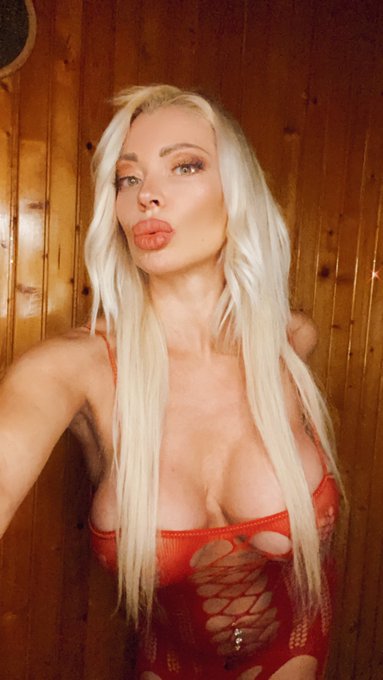 in my command, take off everything now..😈 https://t.co/HYh1Fa4CsH