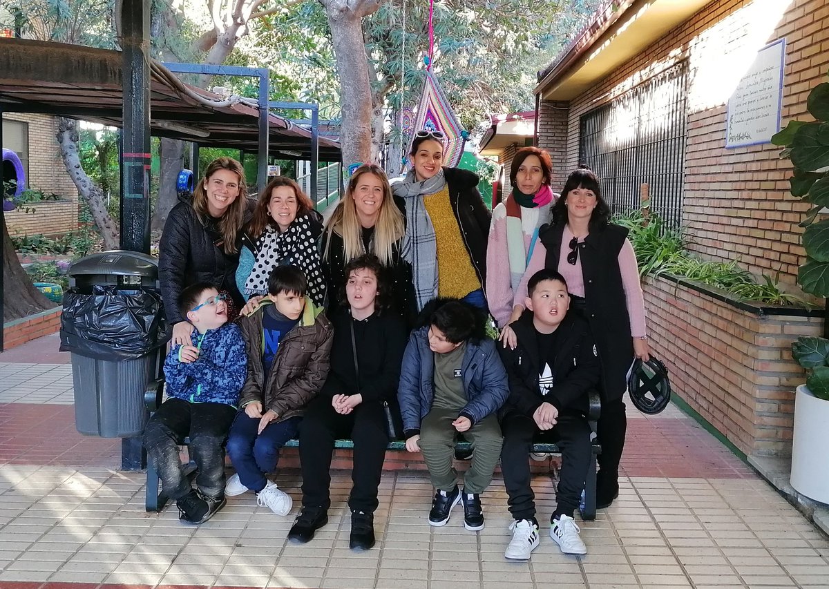 CEIPRFMayoralas's tweet photo. El aula Sonrisas de Colores comienza sus salidas por el entorno. ¿Qué te parece si vamos a una cafetería con la carta accesible?
Pronto lo podréis saber, ya estamos en marcha. #atencioninclusiva  #Transfórmate #aulaespecifica https://t.co/6SD0tRlDJm