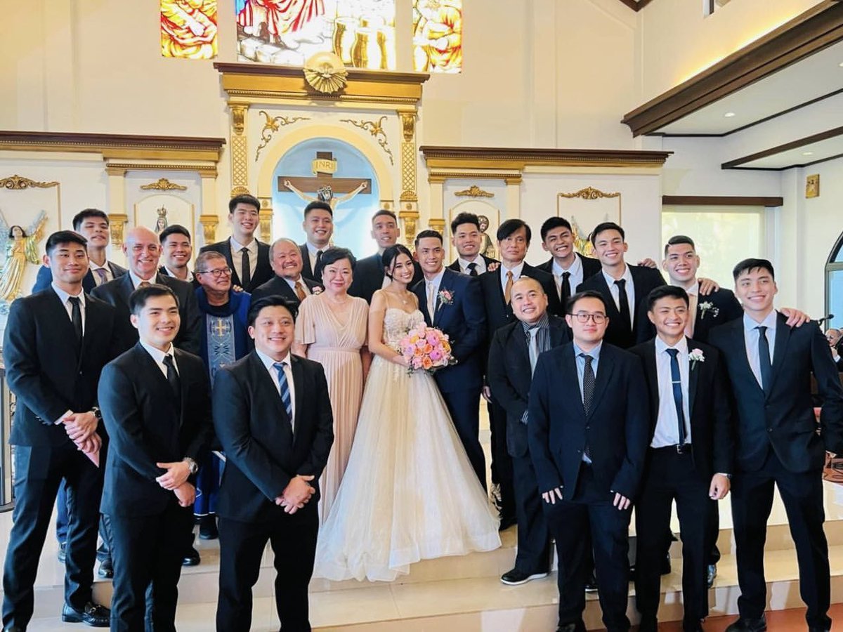 thirbeaddie's tweet photo. BJ, Raffy, Coach Tab, Jolo, Geo, Isaac, AD, Mamu, Anton, Mike, and Tyler + other coaching staff at Matt and Bianca’s wedding 🥹💙 https://t.co/vM5hXJhLJ7