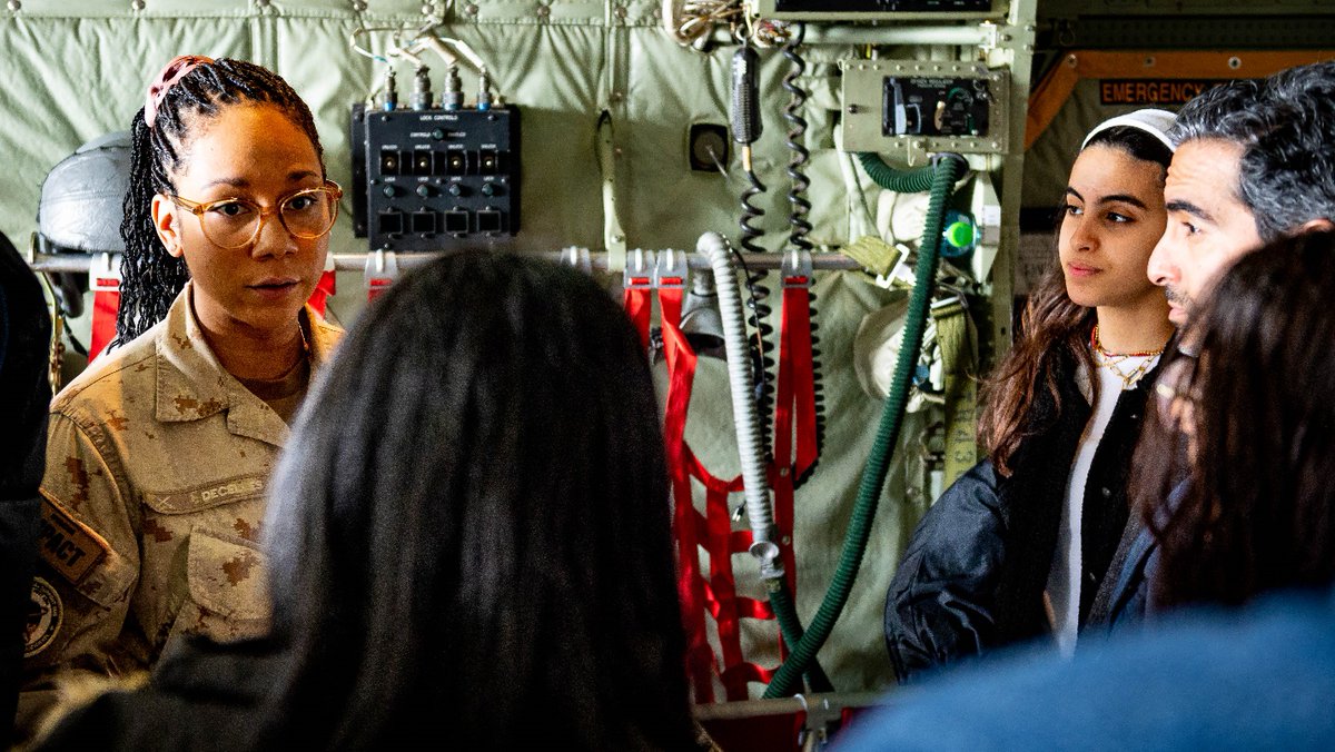 JTF_FOI_Impact's tweet photo. JTF-I/TF-C recently hosted Kuwaiti students as part of the #YoungAmbassadorQ8 initiative. They toured a Canadian CC-130J Hercules aircraft, asked questions to members about their roles and learned about the full and equal inclusion of women in the CAF. @CanadaKuwait @AliyaMawani https://t.co/Tfcf3A6izj