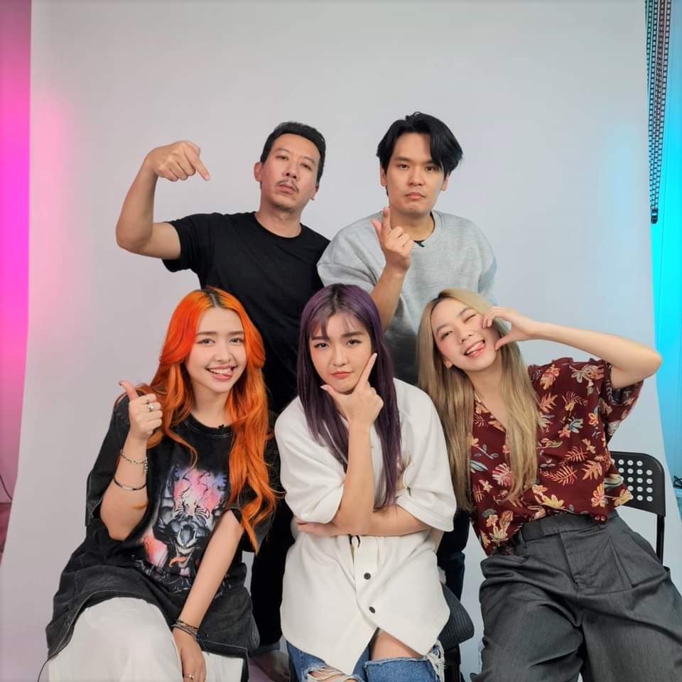 Third เทพลีลา tweet media