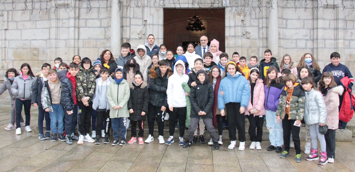 👧🏼🏛️Visita de alumnas y alumnos de 4º y 5º curso de Primaria del colegio de “La Cogolla”.

🔴Fueron recibidos por el Alcalde, <a href="/OlegarioRamon/">Olegario Ramón Fernández</a> y celebraron un pleno infantil en el que se mostraron a favor de concienciar a los propietarios de perros para que recojan sus excrementos.