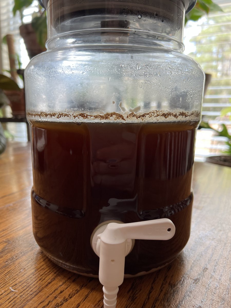 BrewingDaddy's tweet photo. Northern Brewer’s Smashing Pumpkin one gallon recipe at 13 days of fermentation.
#brewingdaddy #homebrewer #homebrew #homebrewing #homemadebeer #smashingpumpkin #pumpkinbeer #beer #northernbrewer #beermaking #brewingbeer #brewingathome https://t.co/uqLVkUv0Gy