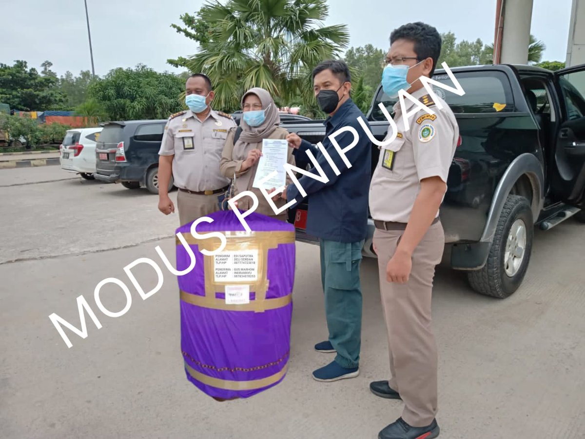 Penipuan seperti ini biasanya akan menghubungi korban menggunakan nomer telepon selular pribadi,mengirimkan foto pejabat Karantina dan menggunakan akun bisnis.“Penipu mencatut foto pejabat Karantina,dikirimkan ke korban untuk meyakinkan bahwa barangnya benar ditahan” jelas Hari.