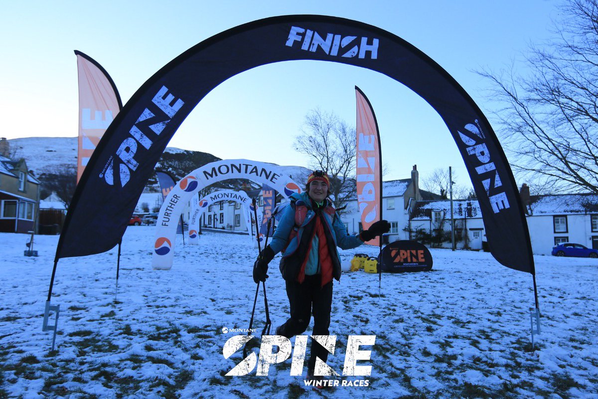 ingravidosRadio's tweet photo. La francesa Claire Bannwarth y el británico Damian Hall, ganadores de una Spine Race gélida ❄️🏔️🏃🏻‍♀️

El vencedor y Jack Scott llegaron juntos, pero un penalización de 41' a Scott le da el triunfo a Hall

Pero… Por qué se considera a la @TheSpineRace el infierno del norte? 👇🏼 https://t.co/BReWnNOdsT