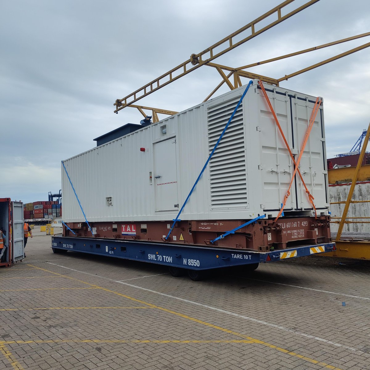 In September Lysander Shipping handled 3 x modified container modules (non CSC plated) for shipment ex UK to Umm Qasr, Iraq. Each unit measured 12.19 x 2.44 x 3.62m and weighed 33,000kgs. The modules were shipped on 40’FR’s with ends down.
#OutOfGauge #Breakbulk #Shipping