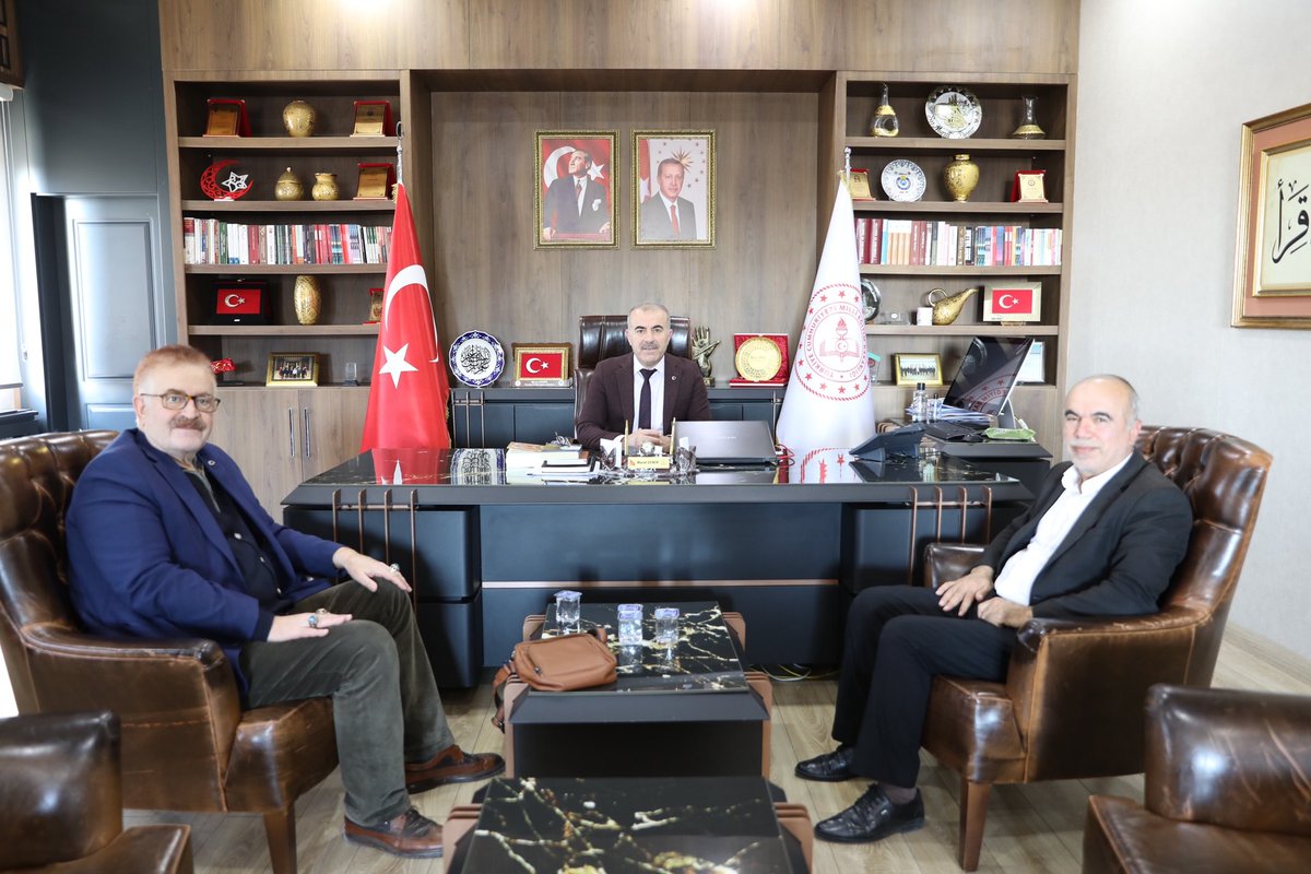 Mardin il milli eğitim müdürü sayın murat demir i ziyaret ettik.ilimizde yaptığı hizmetler için kendisini tebrik ediyoruz.