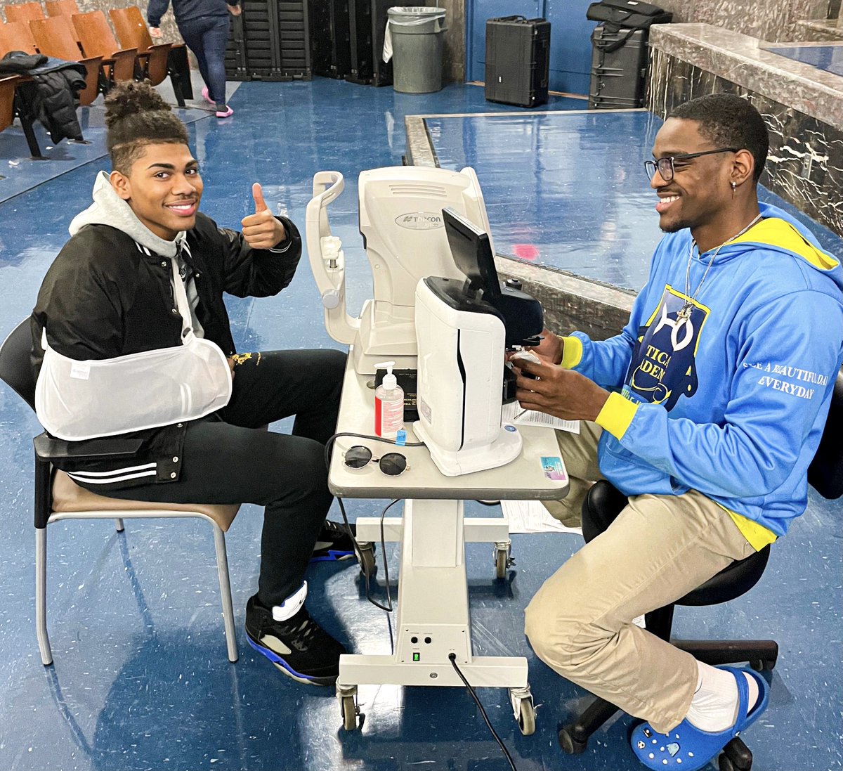 opticalacademy1's tweet image. Getting his vision checked to make sure he doesn’t break his other arm 🤣🤣🤣 Always keeping our students smart AND safe with the vision care they need 🙌🏼

#glasses2classes  #opticalacademy